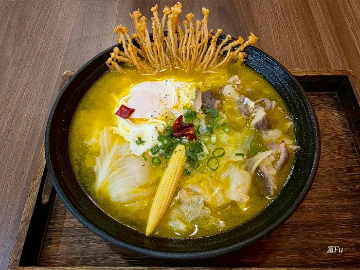 金湯肥牛。湯頭我很喜歡! 辣度屬於寶寶辣等級，如果喜歡微酸辣風味，但又不太敢吃辣得人，推薦可以試試!