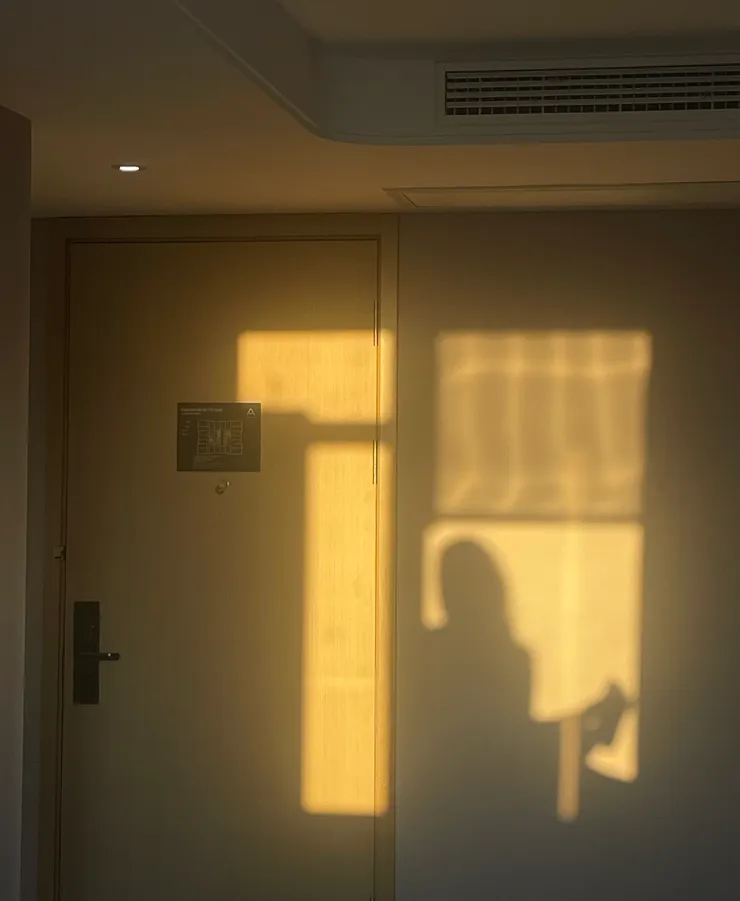 意外的在出差的房間裡，找到和自己對話的空間。