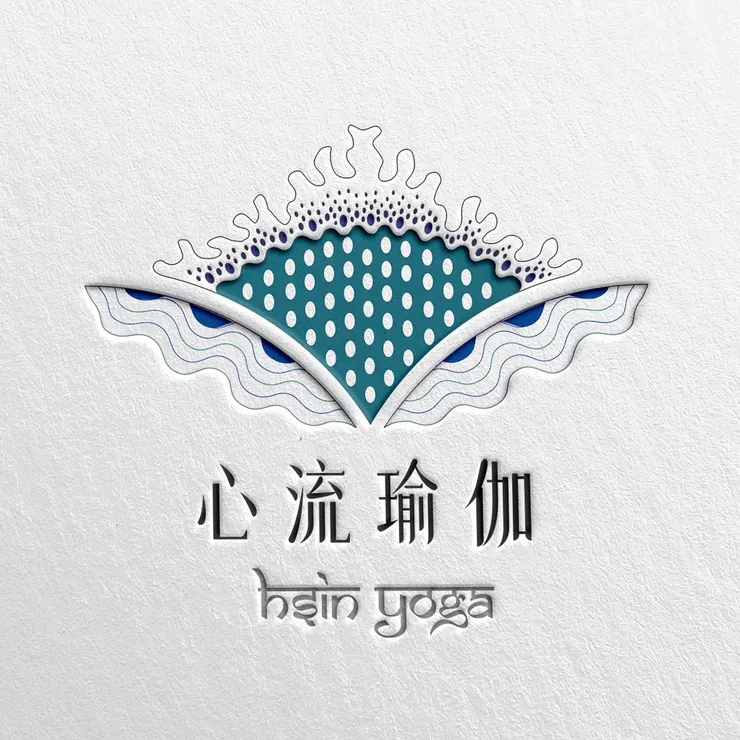 心流瑜珈LOGO製作的名片主視覺。製作成浮雕般的立體感真是太美了~
