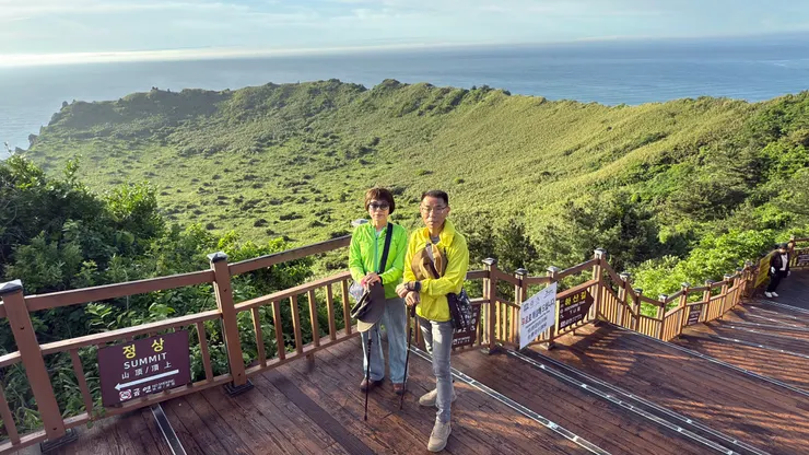 今天看到火山口了