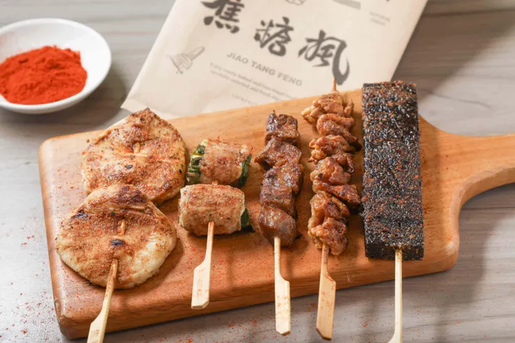 圖說：第一至五名由左起為圓甜不辣、蔥肉捲、牛腹肉捲、雞皮、豬血糕，是焦糖楓2024年人氣外送TOP5品項。（資料來源：焦糖楓）