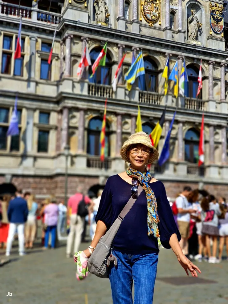 【老妻在市政廳廣場】