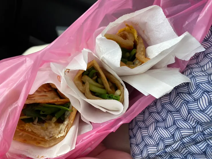 這個被阿母讚不絕口的蔥捲餅，八十年人生第一次嚐到如此的美味