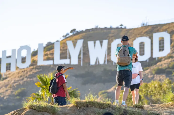 好萊塢標誌健行步道(Hollywood Sign Hiking Trail)是喜歡健行活動的人赴美旅遊時,推薦值得一去的地方。
