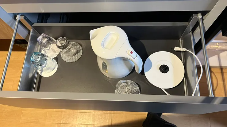 這個景象莫名想笑。