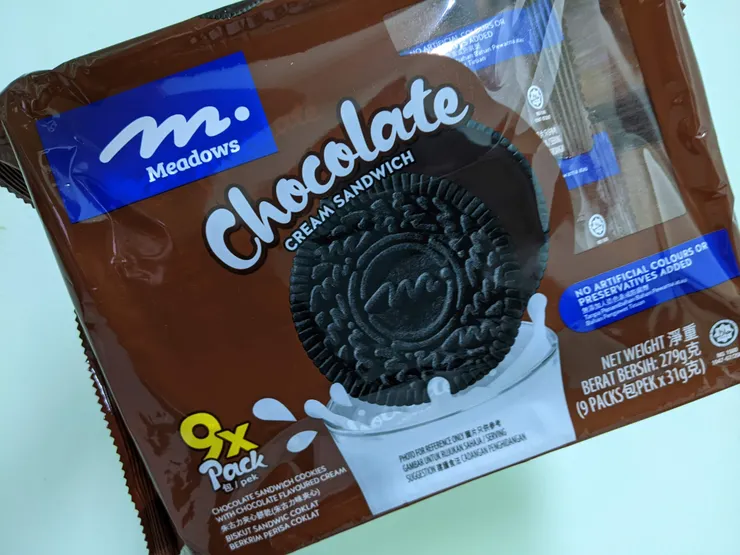 Meadows巧克力夾心餅乾MOP$17.5，好像沒在台灣看過，一樣超市隨機買；長得像OREO吃起來也像但我覺得甜度比較低