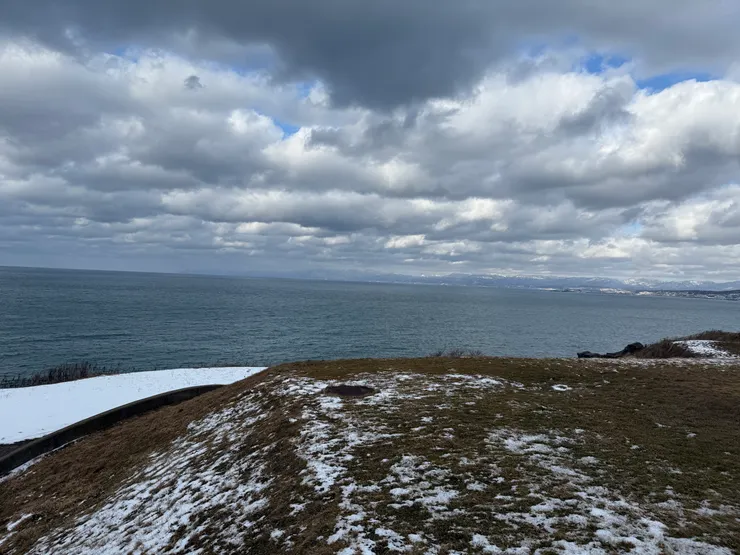 登城路上,遠眺日本海。