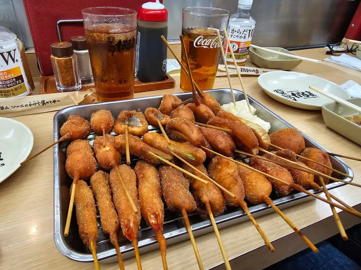 我們點了「新世界套餐」一個人就有15串不同的串炸 (建議多點高麗菜,又甜又解膩)