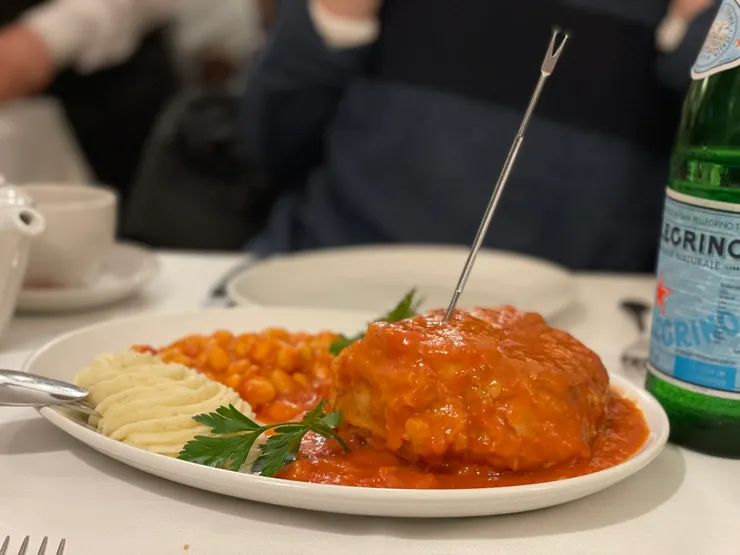 來個烤牛排,結果點太多了吃不下,旁邊客人打趣說我們大胃王