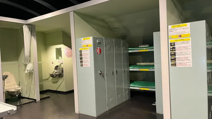 超窄的上下鋪可以試躺，但光看就覺得不舒服。