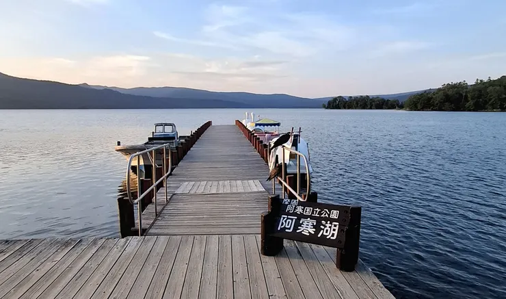 黃昏的湖畔特別美