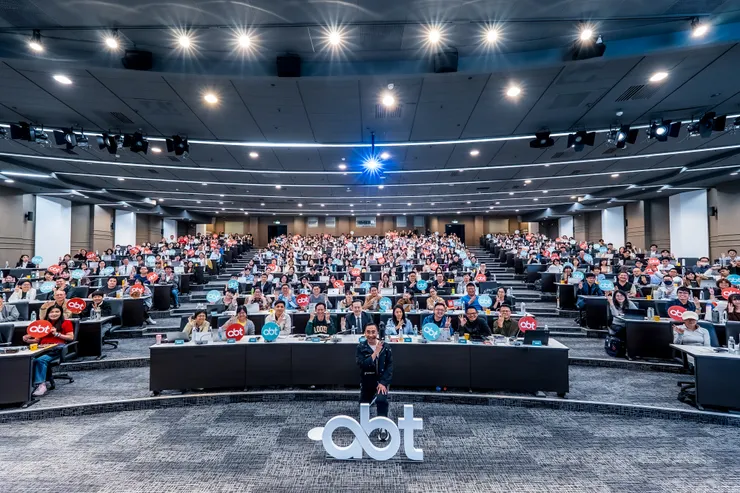 汪志謙老師與所有參加者的大合照