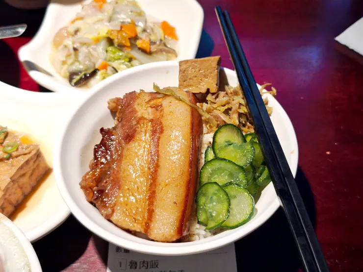 入口即化的焢肉飯