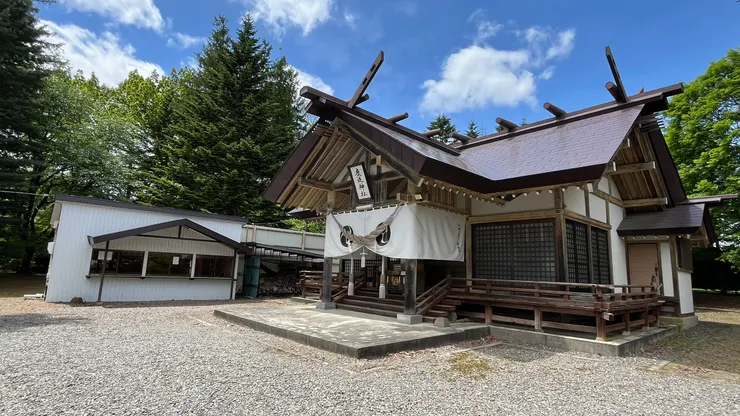 人不多的鹿追神社，感覺有種莊嚴感。