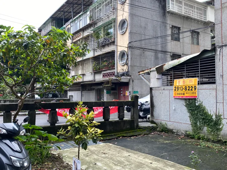 三民路75巷16弄口的橋樑