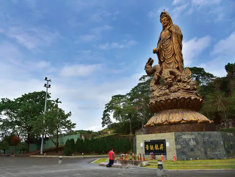 嘉義半天岩紫雲寺（圖片來源：阿里山風景區）