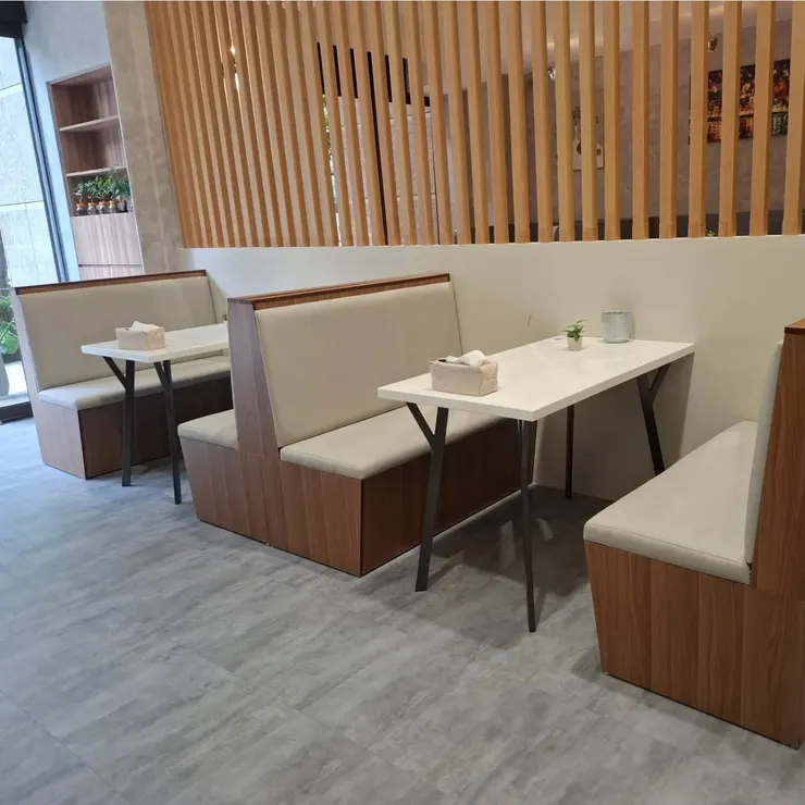 卡座沙發的好處 有隱私感 小包廂的感覺