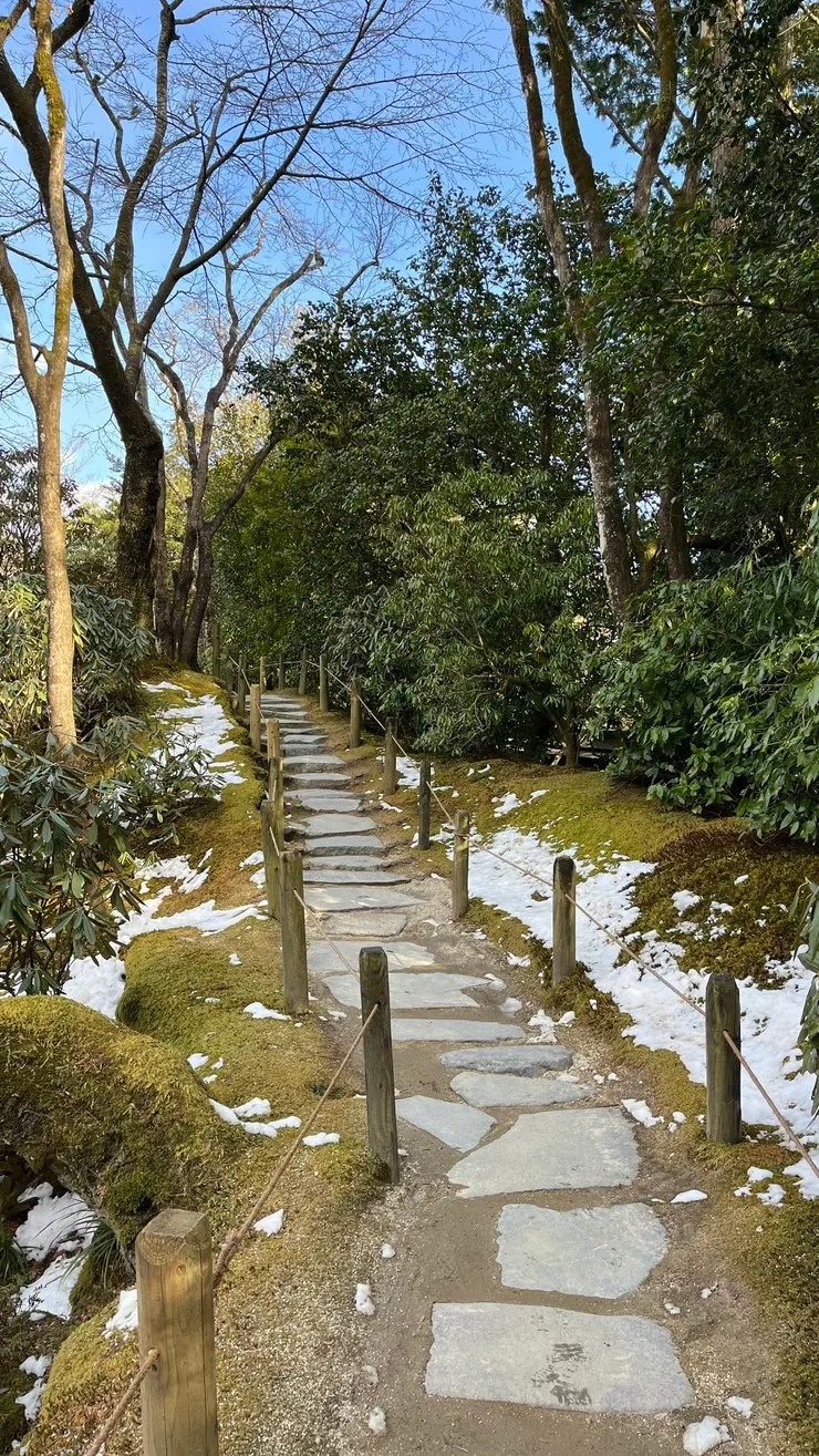 整座花園中使用的石頭都是從日光的山川河流中收集的。