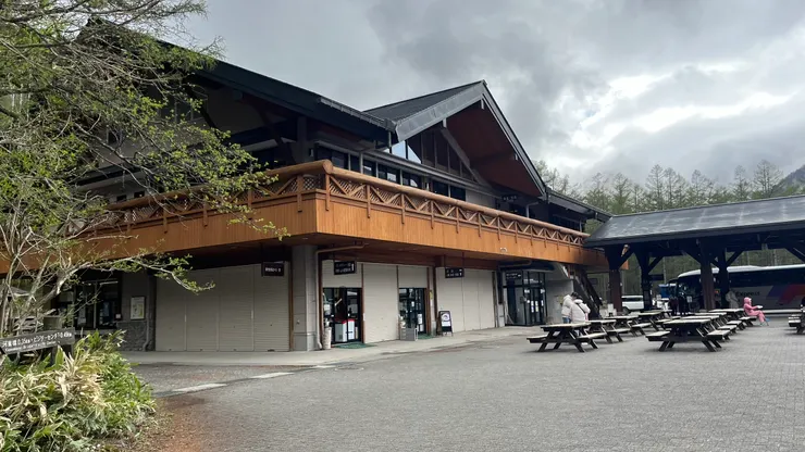 這個時間賣店也關門了。