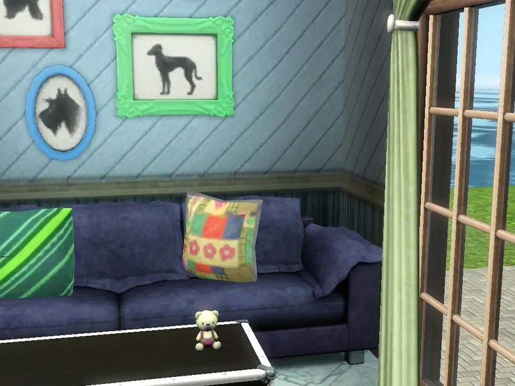 客廳以灰藍色為主，因此沙發也配成一套。茶几上這個毛娃娃便是讓翠兒代入演唱會情景。