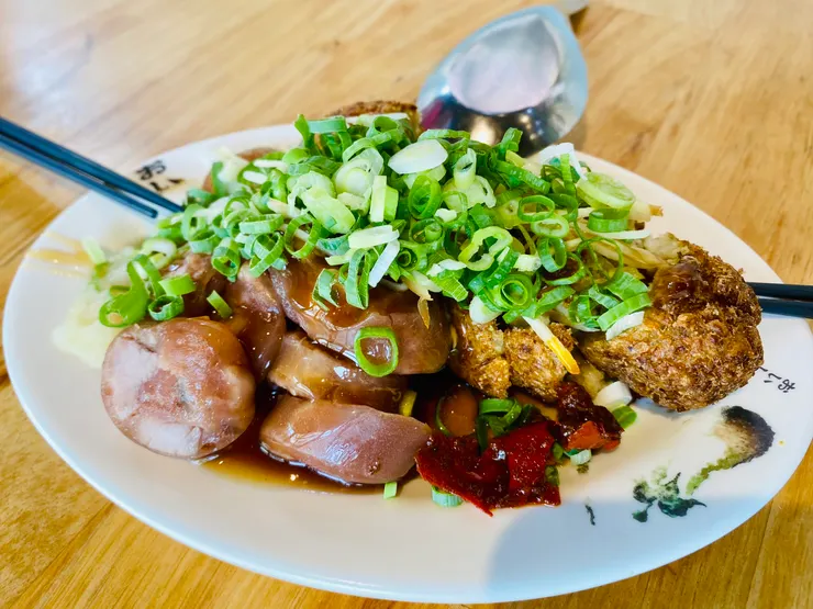 小菜滷味（餓到隨便拍一下照就直接開吃了）