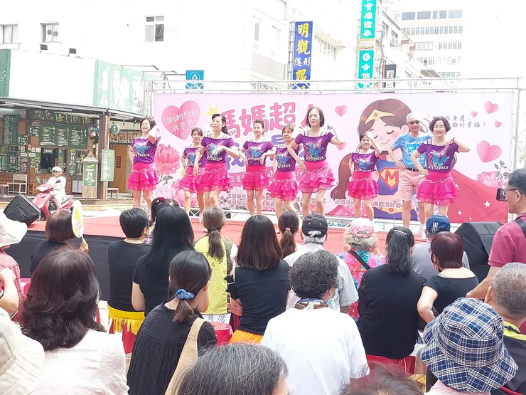 律動班表演