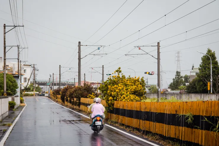 南下月臺一旁景色與過去沒太大區別