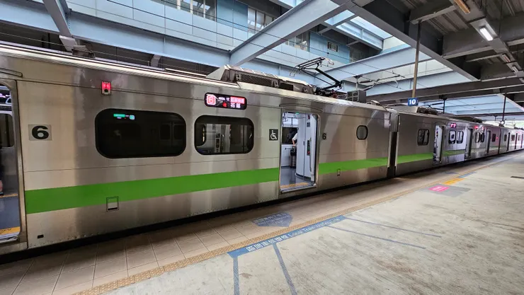 前往花蓮的區間快車由EMU900最美區間車擔綱演出!