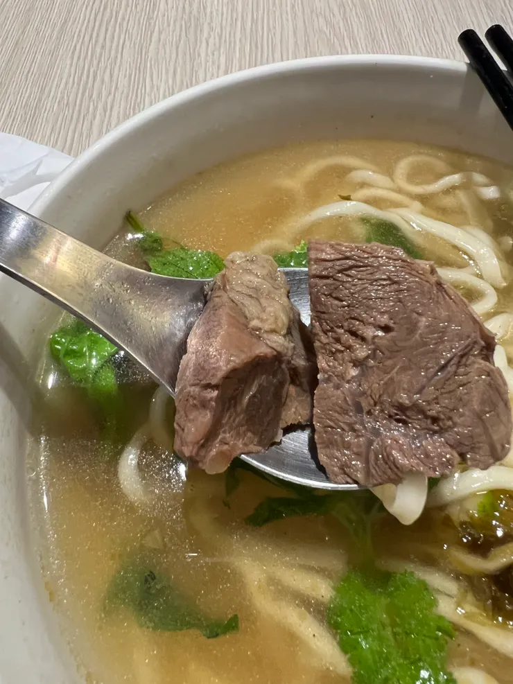 切成三角形的牛腱