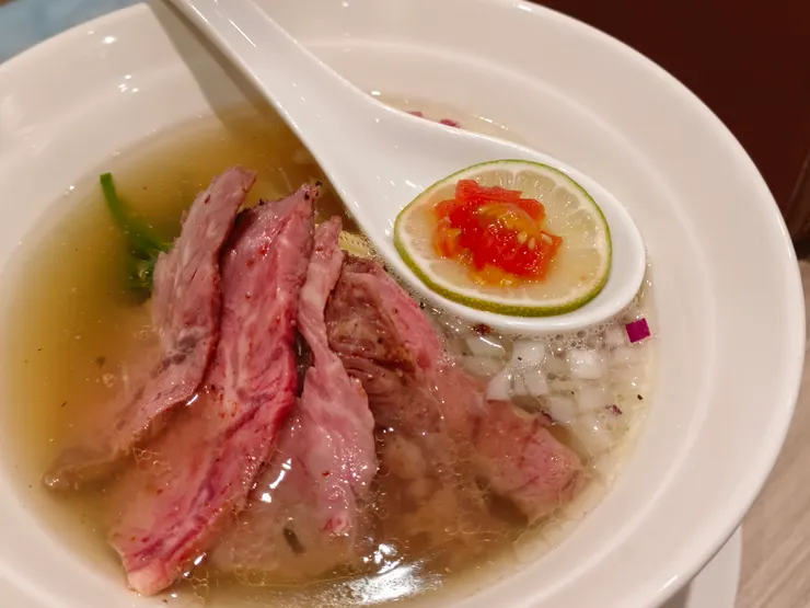 牛清湯：舒肥牛鹽味拉麵