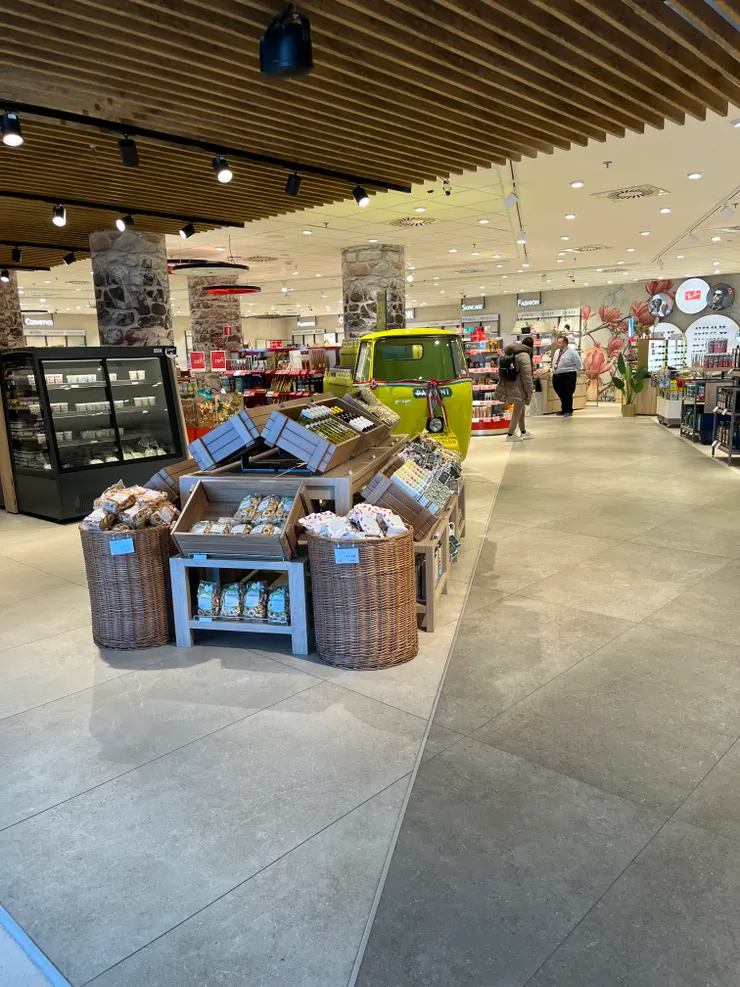 巴里機場BRI 免稅商店