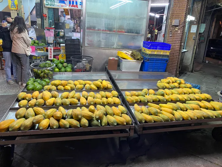 店門口前的木瓜大軍