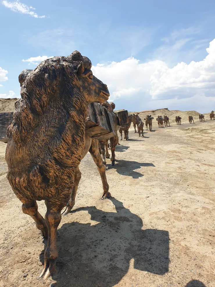 呈現《臥虎藏龍》中氣勢磅礡的駱駝商隊
