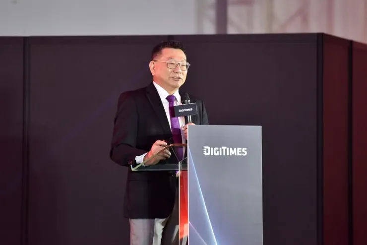 ▲DIGITIMES暨IC之音董事長黃欽勇 AI EXPO Taiwan 2026 開幕典禮致詞，揭示AI產業發展關鍵趨勢