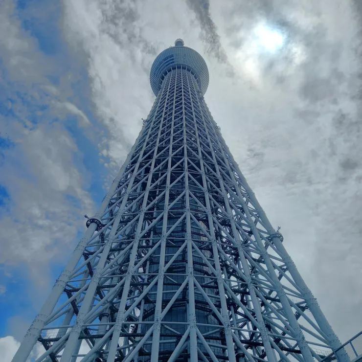 從正下方看晴空塔