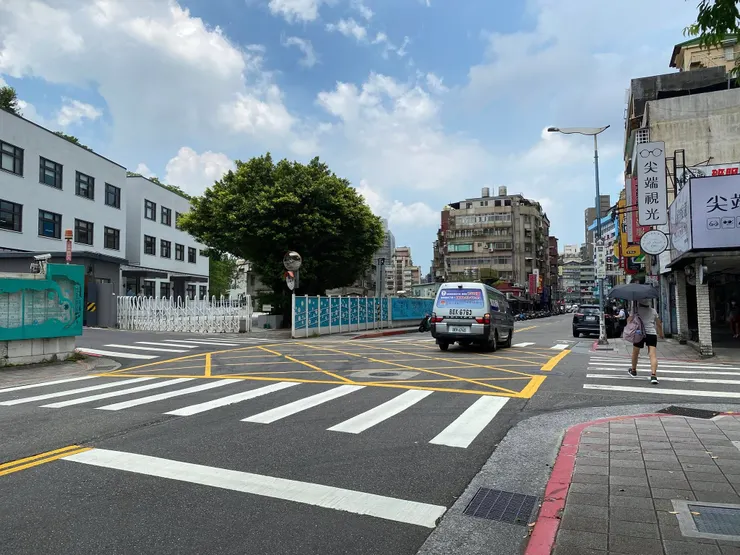 今日汀州路三段230巷口曾設置萬新鐵路「公館站」