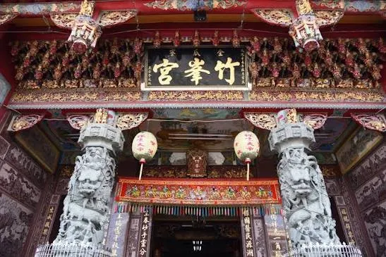 龍柱與交趾陶工藝精湛（圖片截圖於網路）