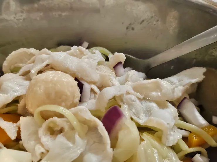 不說蠻像豬肉，但豬會比較多油脂