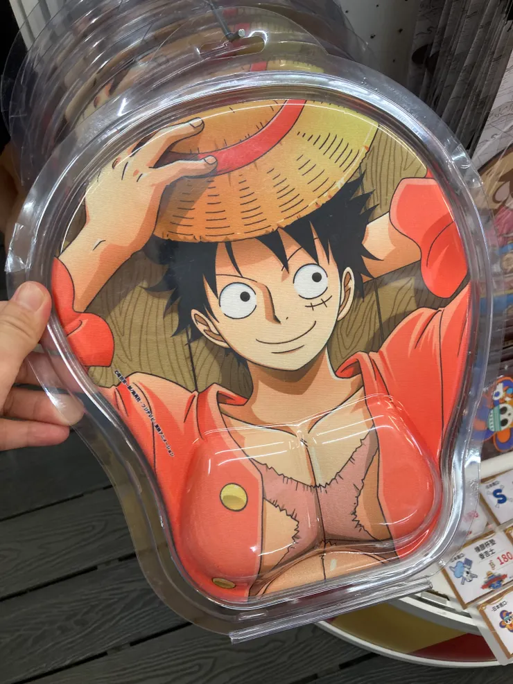 這是擋不住的胸肌嗎（笑）！