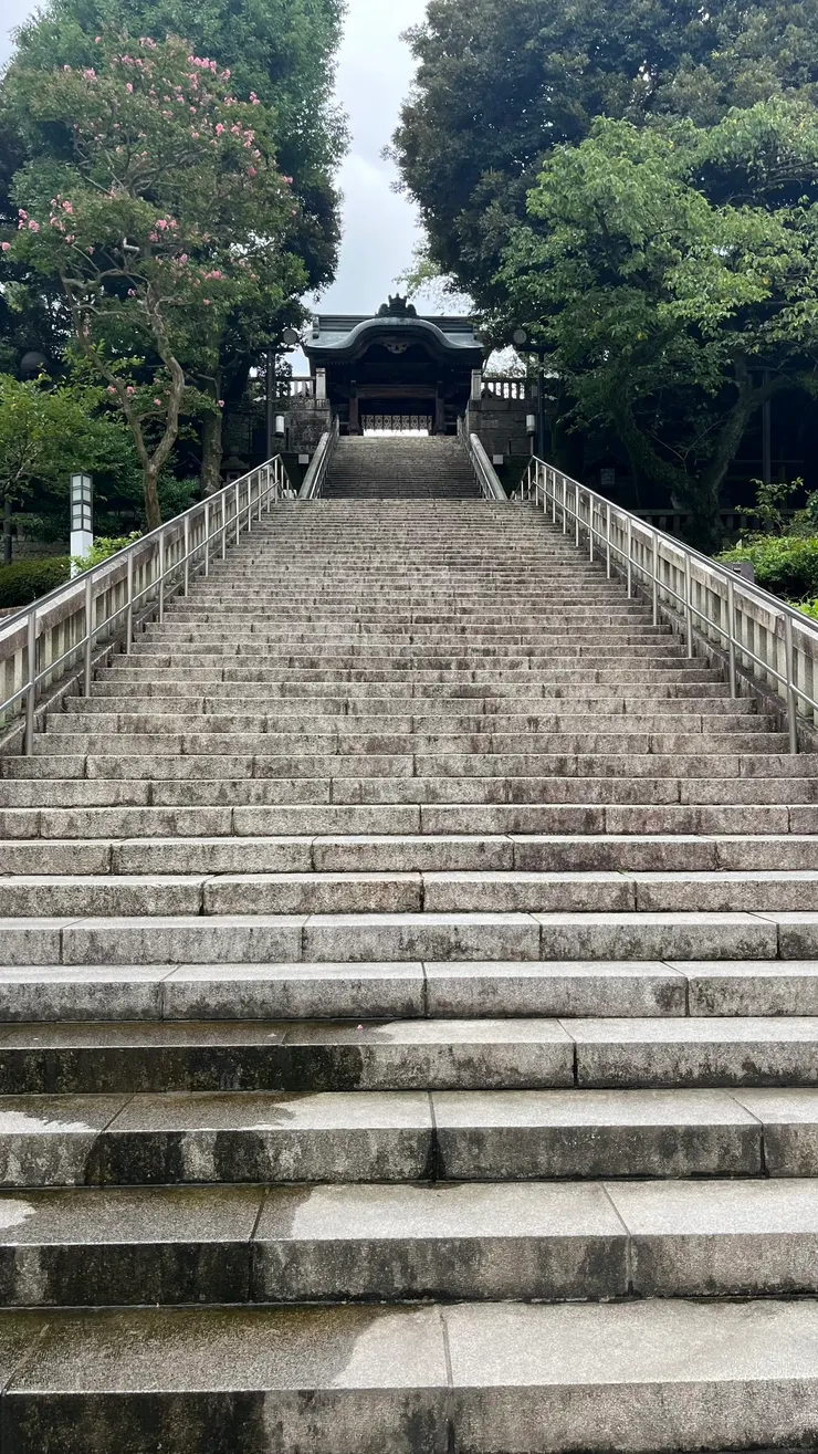 抱著虔誠的心往上前進。