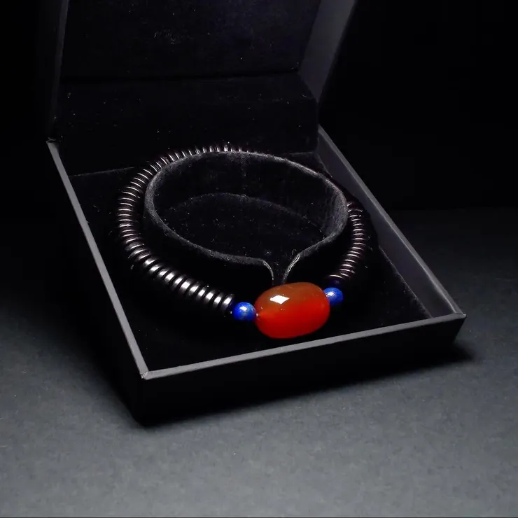 紅瑪瑙、青金石與椰殼 勇者之環 男士手鍊 QBR-00011