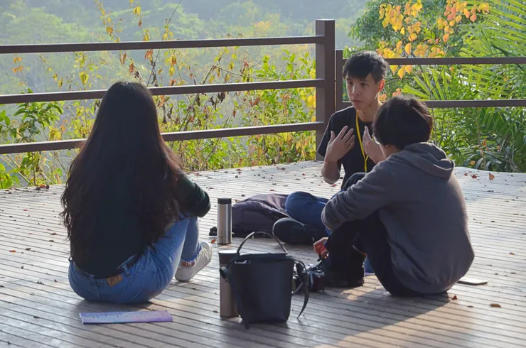 好喜歡這張照片，是2021年的聯合團契生活營。當時跟南百的維理、瓈英有一段很享受的談話。活得越來越一致，喜歡這樣的自己。