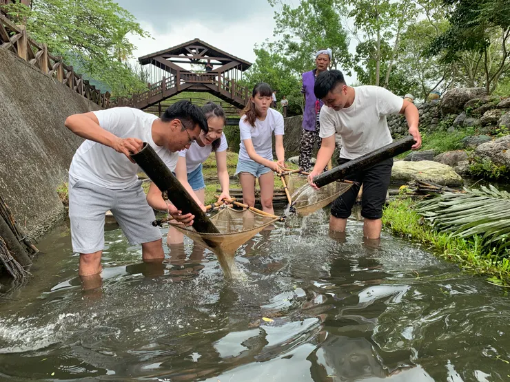 體驗阿美族獨特「巴拉告」生態捕魚法
