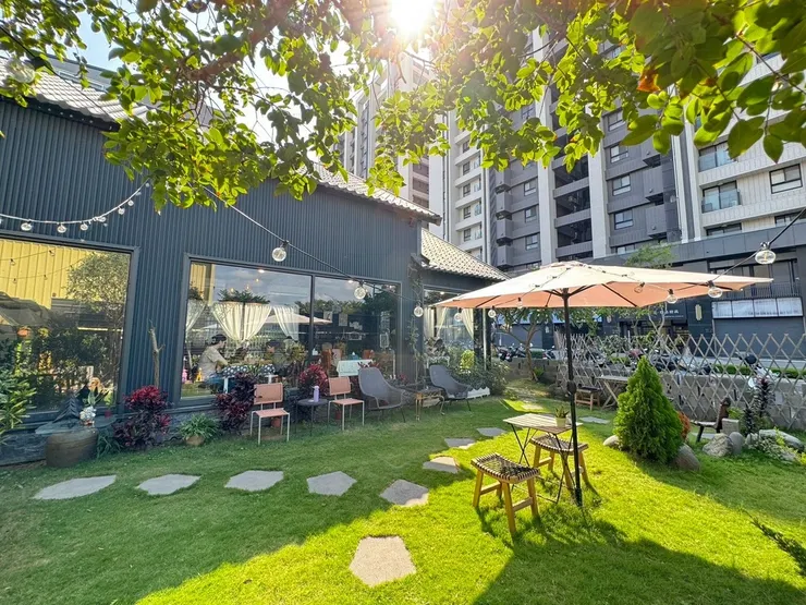 安南區聚餐/包場首選【貓的法小館】療癒系貓咪餐廳必訪！天然自