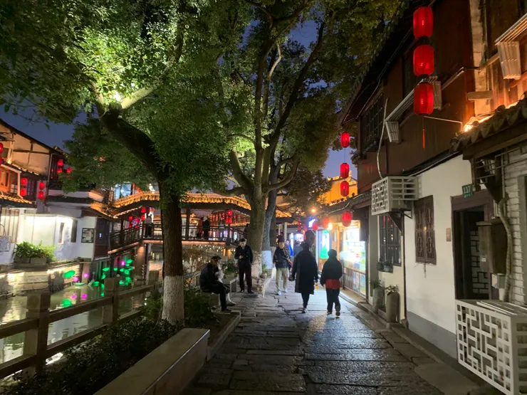 作者手機拍攝於上海朱家角古鎮