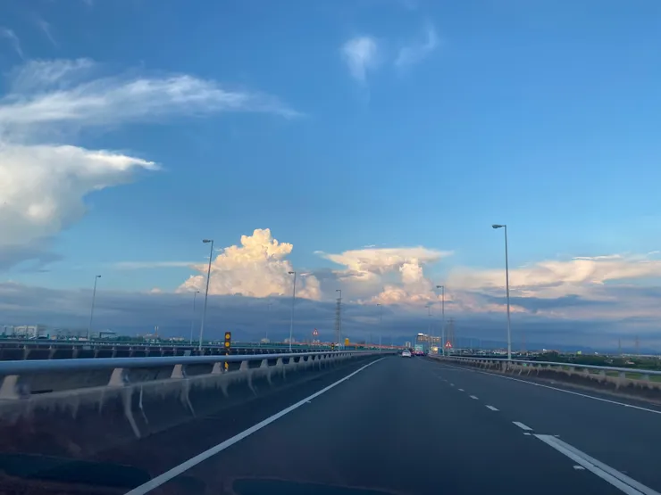 我也喜歡這樣乾乾淨淨的天空和雲朵☁️