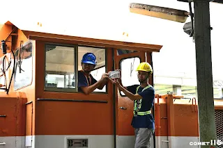 台灣交通文化資產保存學會特別製作了車輛履歷牌，未來將放在車上說明這輛車過去所有者演變