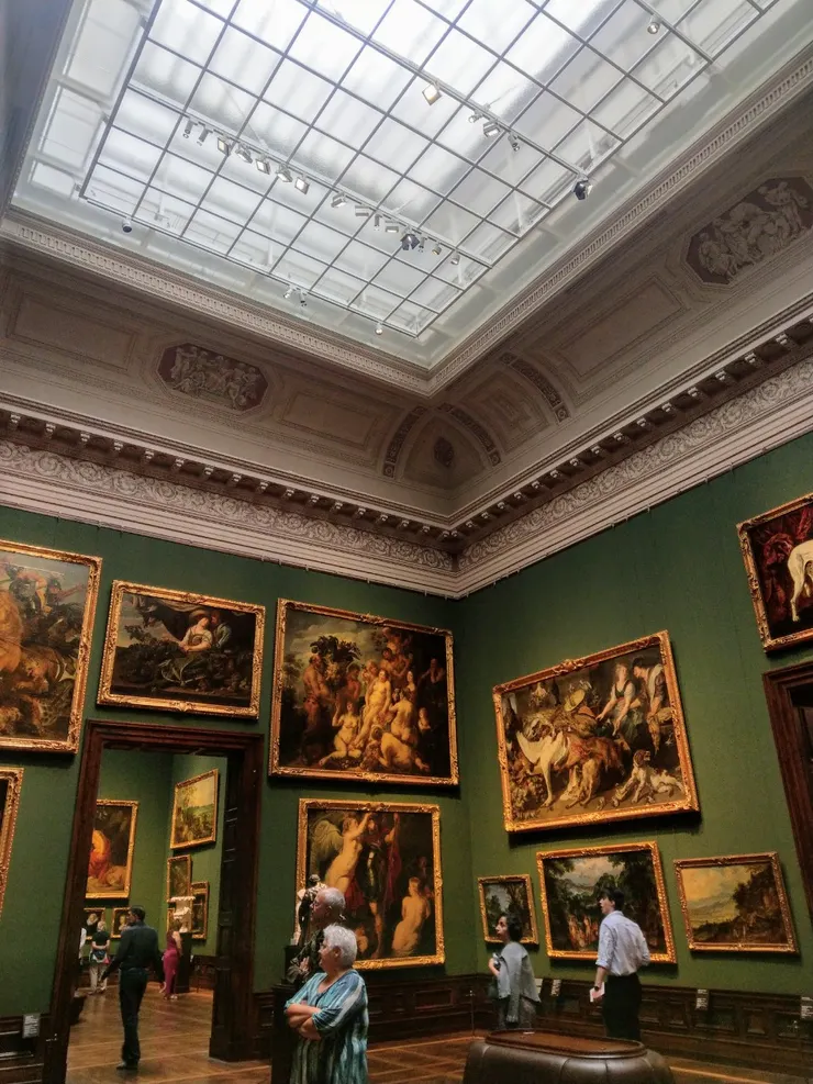 展出約750幅作品（繪畫與雕刻）