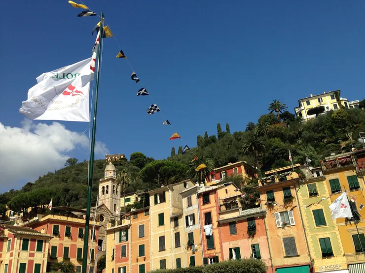 政商名流爭相到此