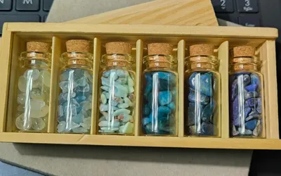 認識水晶，藍色系。